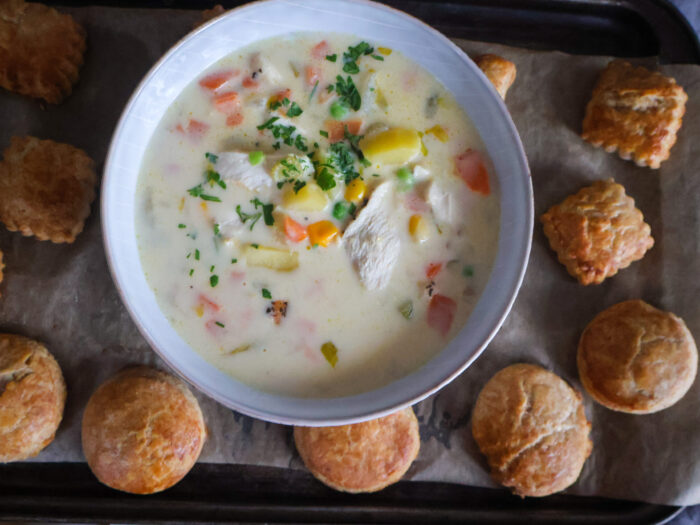 Kuřecí polévka ve stylu Pot Pie